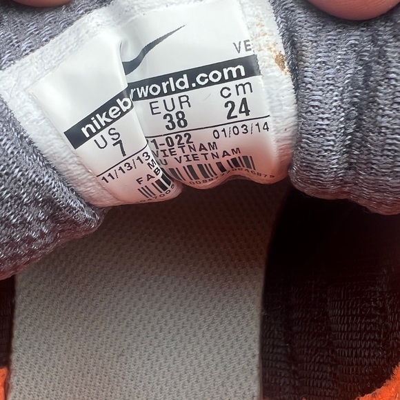womens NIKE sneakers - Picture 4 of 4